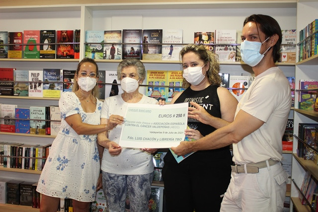 ENTREGA DE 250 € A LA AECC DE VALDEPEÑAS.