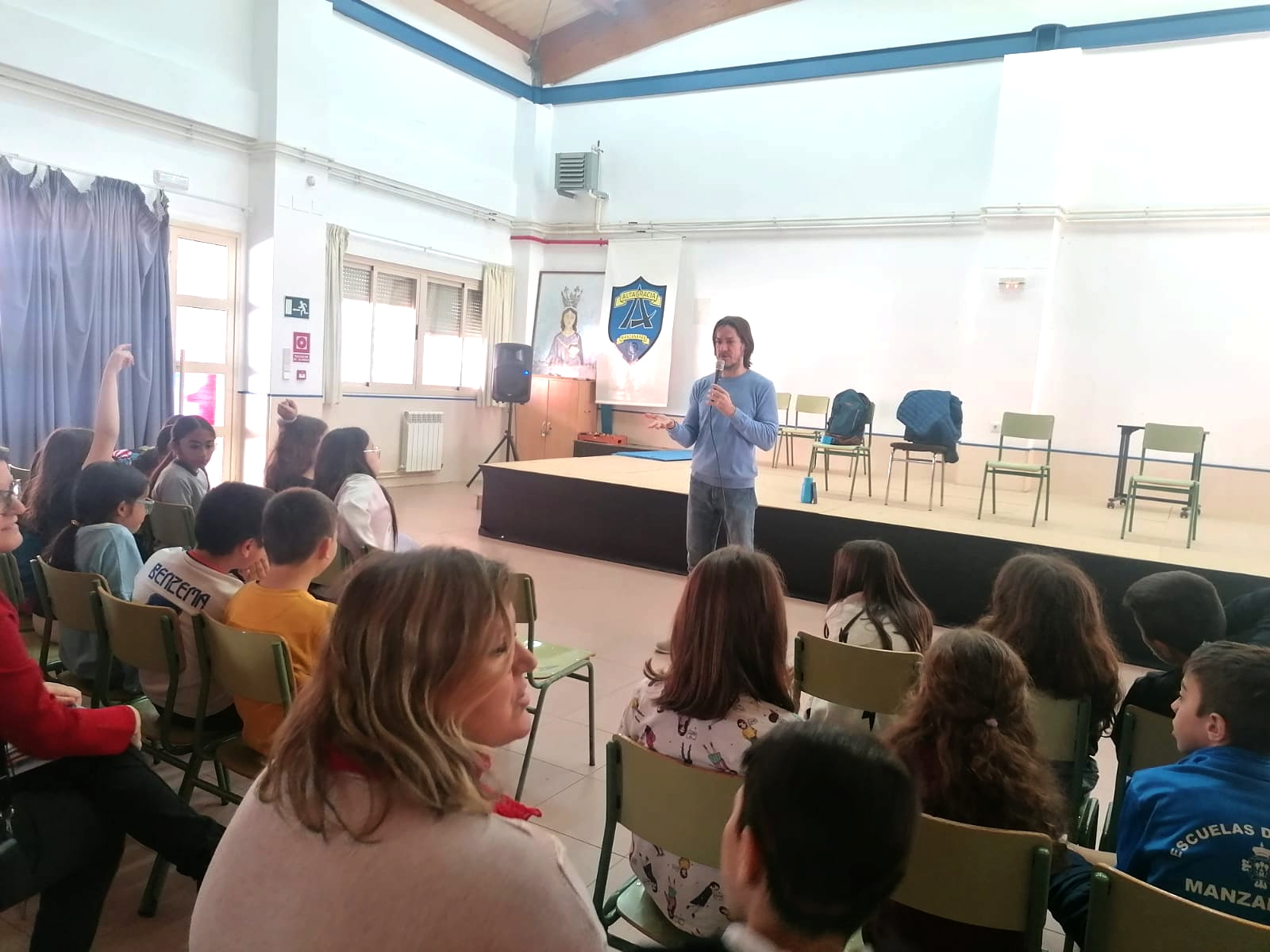 ENCUENTRO EN EL CP ALTAGRACIA, DE MANZANARES, CON 4º DE PRIMARIA (May-2024)